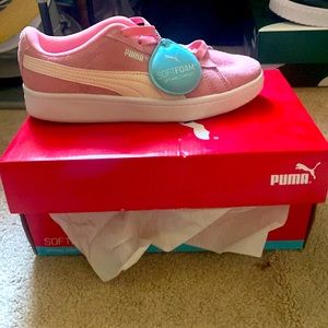 Stylish pink vikky sneakers. Girls Puma Suede Classic I Pink